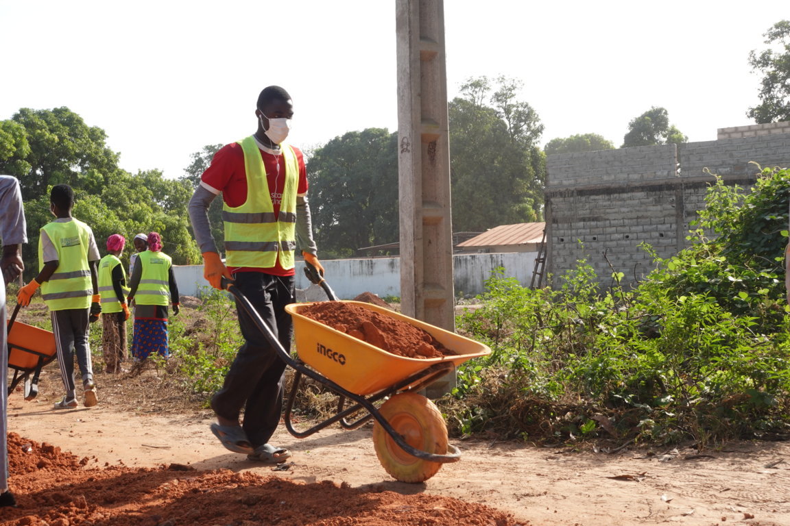 Formazione in Rammed Earth, architetture sostenibile in Africa con Baliuo Salo